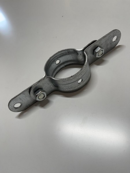 Abrazadera galvanizada de centro