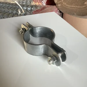 Abrazadera galvanizada de centro
