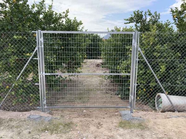 puerta una hoja galvanizada