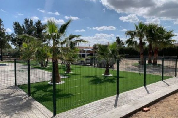 Malla-Hércules-en-jardín-Girona