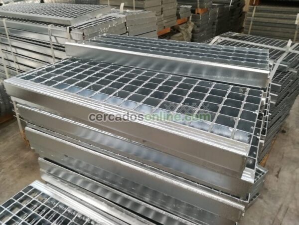 Peldaño Tramex Ranurado 600x240 mm Galvanizado