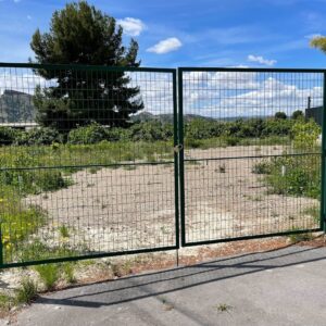 PUERTA-ABATIBLE-LACADA-VERDE PARA VALLADOS