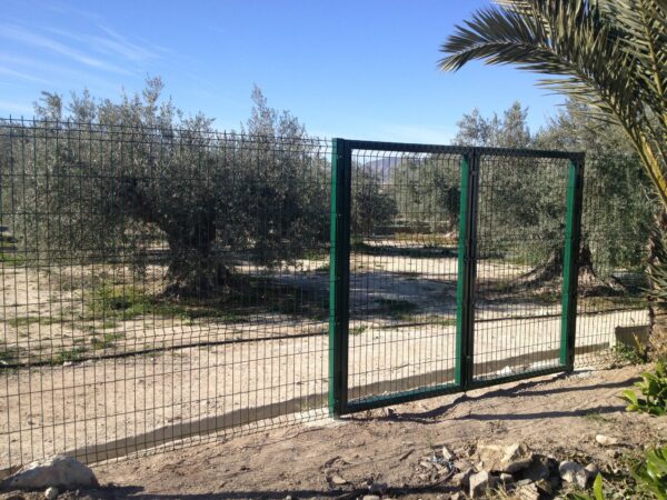 Puerta abatible 1 hoja hércules verde 1,75 metros alto x 2,00 metros ancho