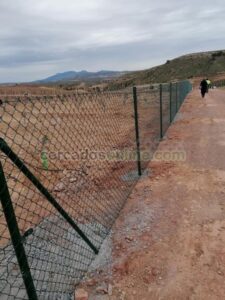 Valla simple torsión verde plastificada